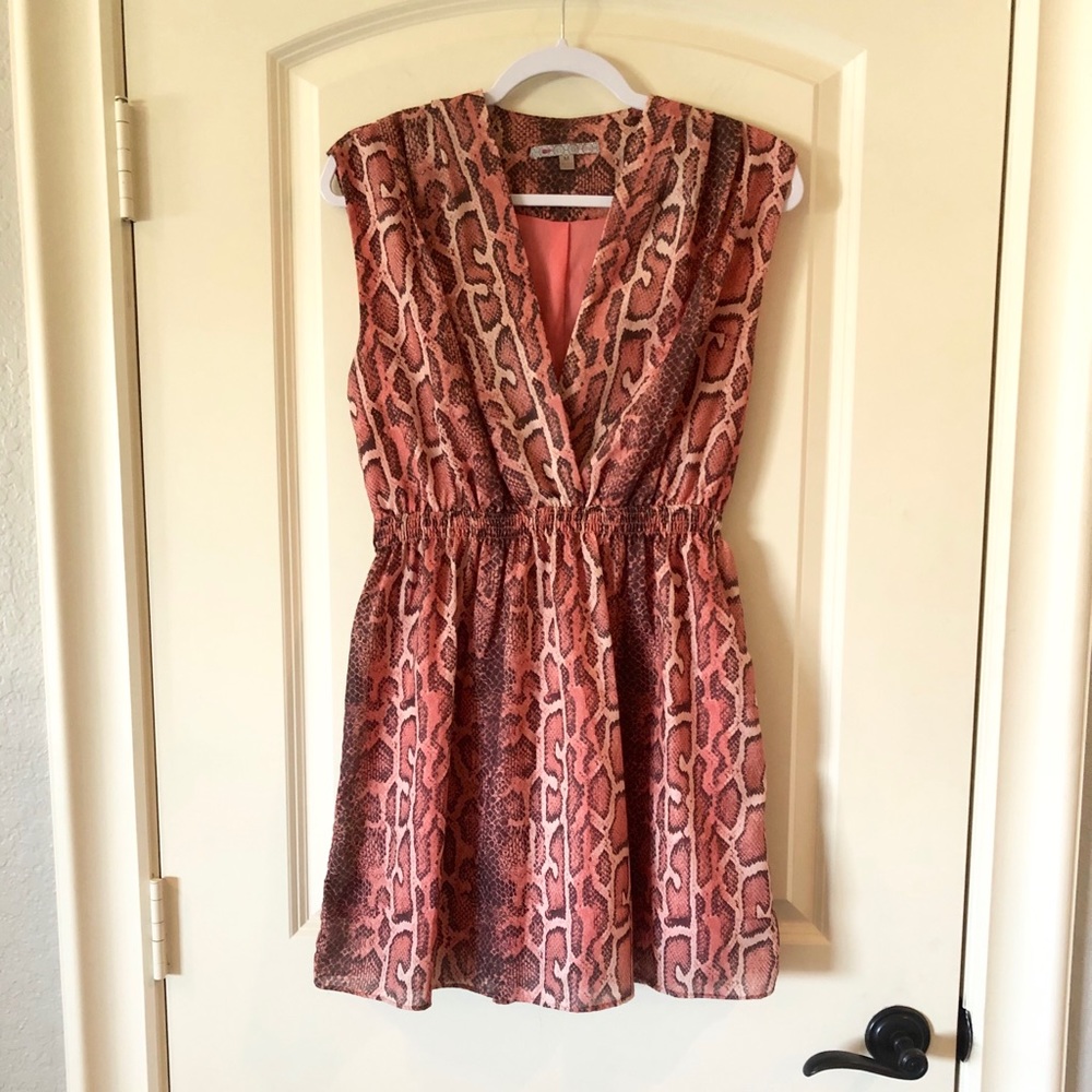 AGACI Coral Snakeskin Mini Dress Medium V-Neck Elastic Waist Animal Print